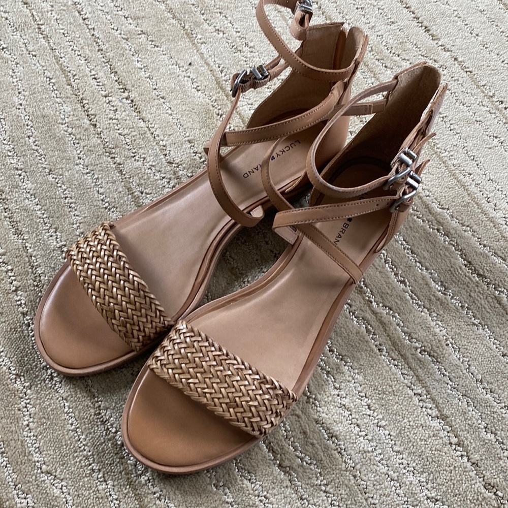 Lucky Brand EUC beachy boho, low heel